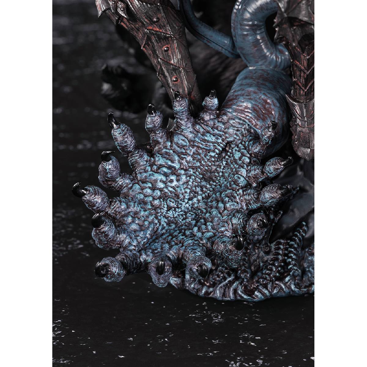 FIGUARTS ZERO GUTS (BERSERKER ARMOR) TAMASHII NATIONS